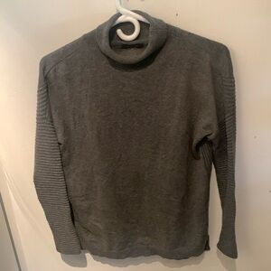 Stylish Primark Grey Wool Turtleneck Sweater w/ ribbed arms for extra warmth 😍